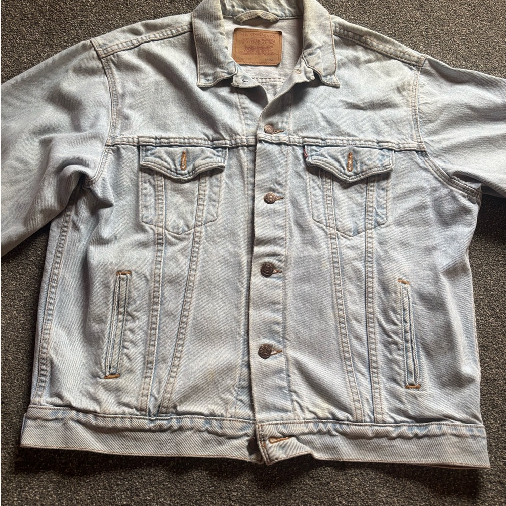 Vintage Men’s Sz L distressed Levi's Light Wash Denim trucker Jacket